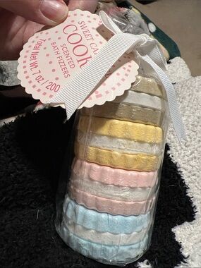 NWT TriCoastal Design Simple Pleasures Sweet Caramel Cookie scented Bath Fizzers